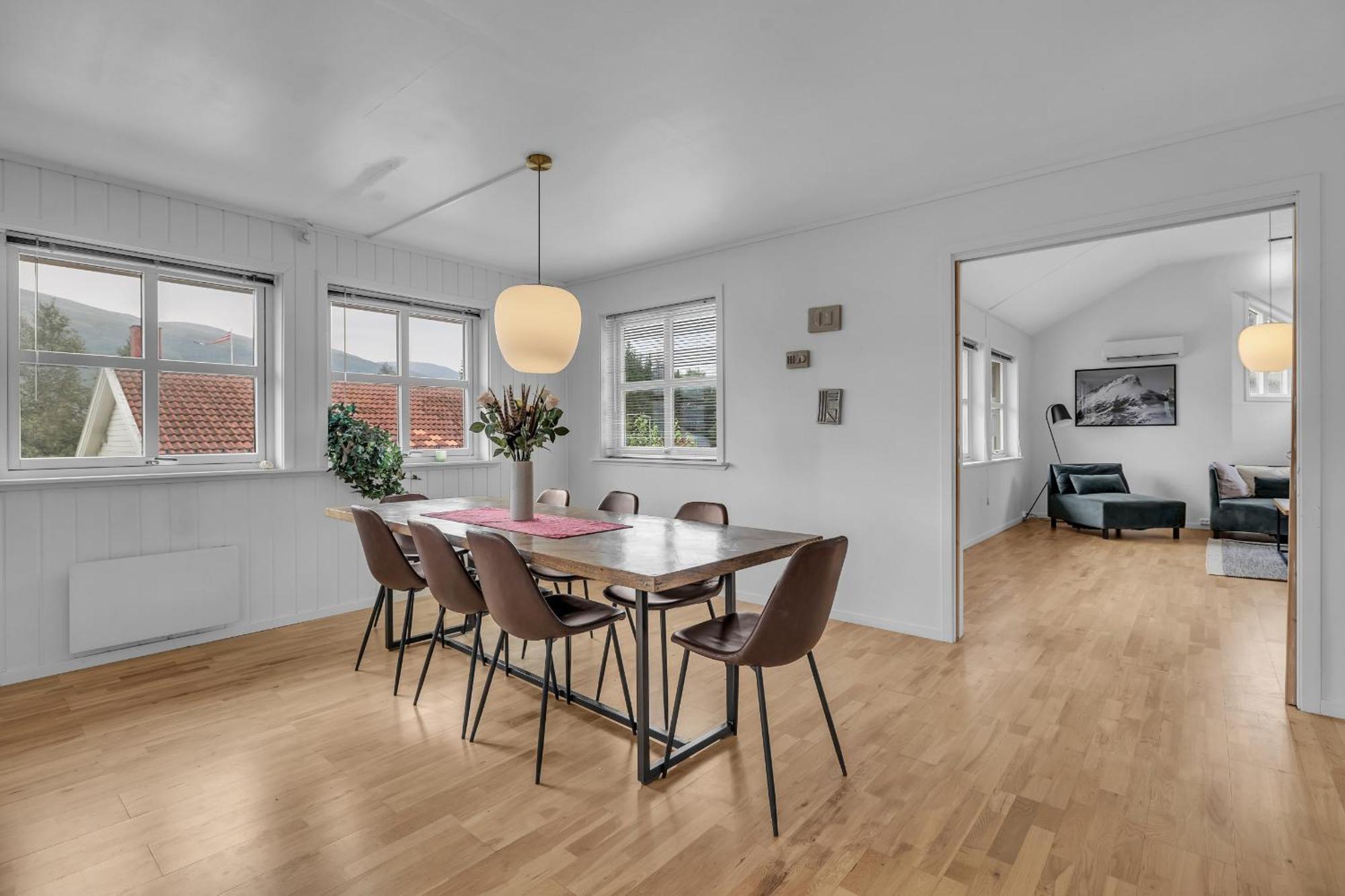 Central Large Modern House With A View Tromso Exterior photo