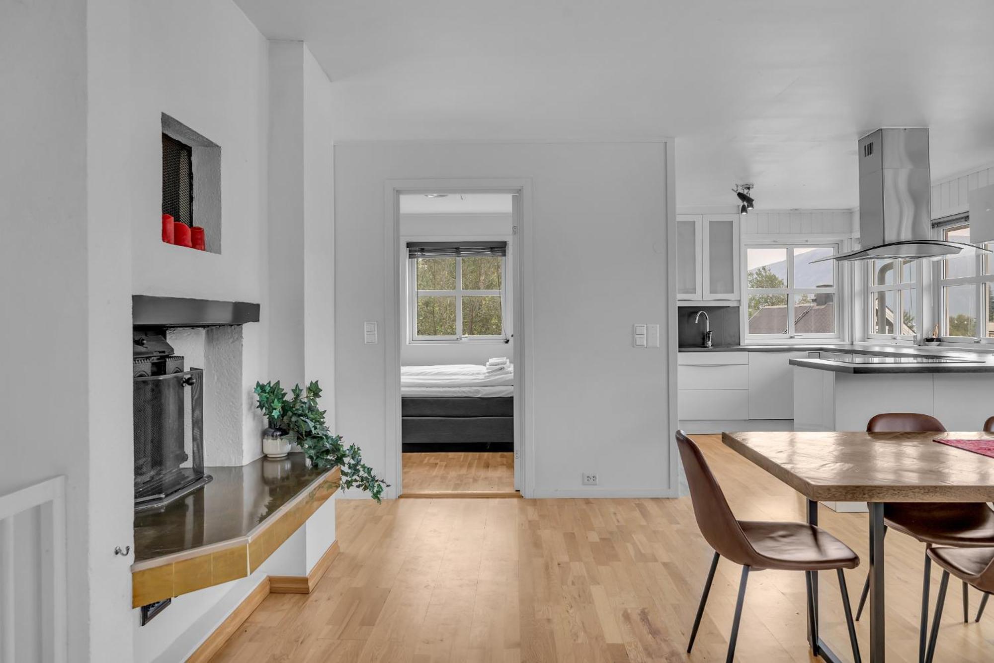 Central Large Modern House With A View Tromso Exterior photo